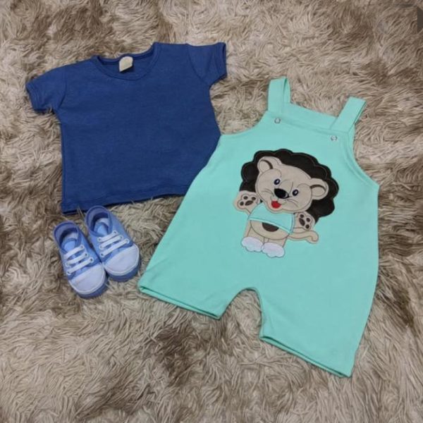 Jardineira bordada com blusa