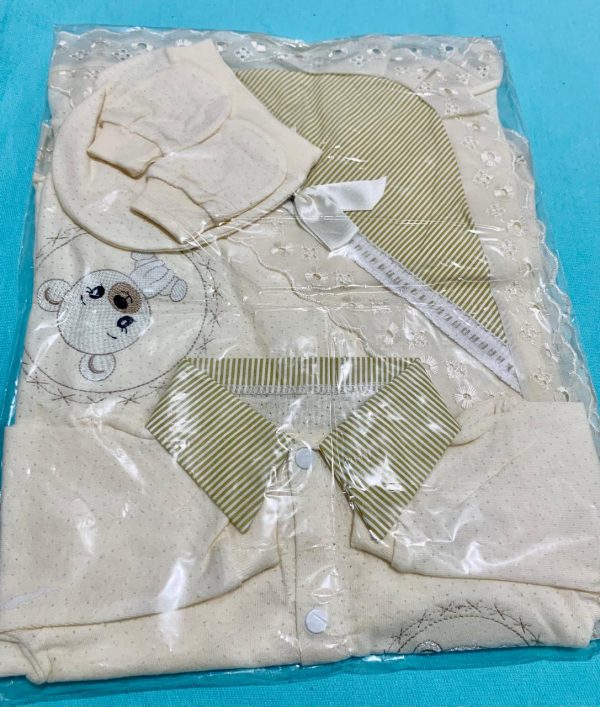 Saída de maternidade 4 peças com manta - Image 4